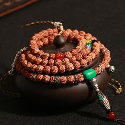 黄金手串：金光闪闪的招财符