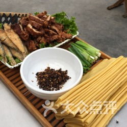 周边环境：脏乱差到让人想报警
