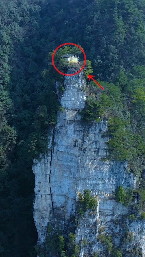 神秘的悬崖建筑