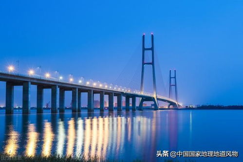 1. 浔阳江头， 灯光璀璨到瞎眼