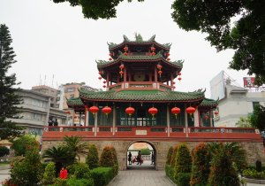 1. 揭阳楼：一座“虚假装很历史持续发展”的现代化建筑