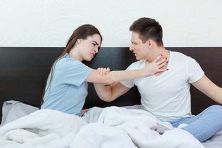 先把“夫妻”和“情侣”给弄清楚