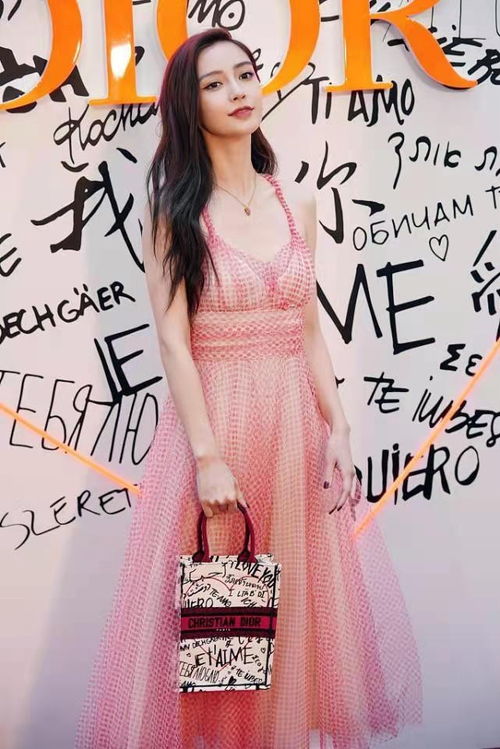 a) 骆若澜（Ruo Lan）——文艺范与柔美并存