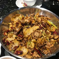 第二， 关于那盘田鸡，它是活的还是炸的了？
