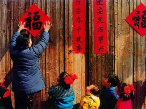 内侧贴春联：另一种说法