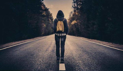 梦见陌生女人靠近：咱先捋捋