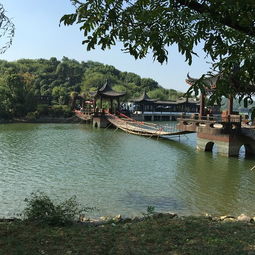 所谓“最美环湖栈道”实则折腿神器