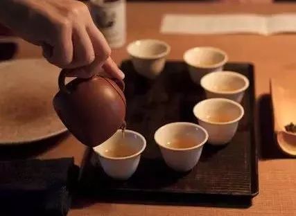 一、茶香的秘密：梦境里的品茗